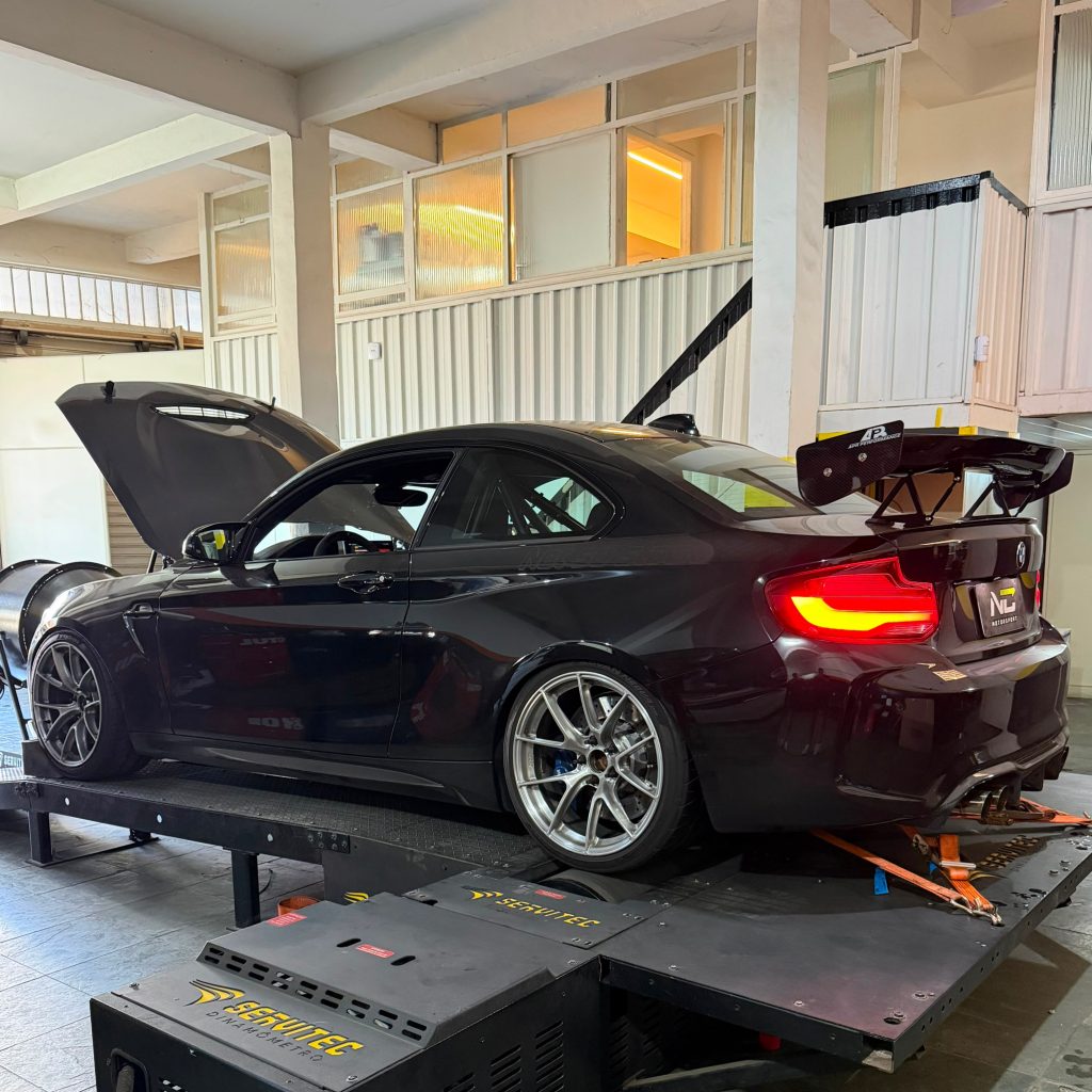 BMW M2 Competition S55 Stage 3: 630whp com preparação para rua e track day