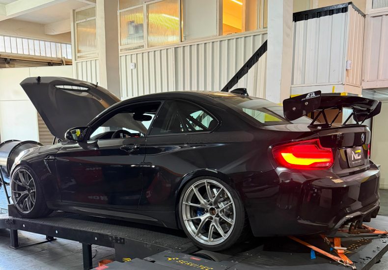 BMW M2 Competition S55 Stage 3: 630whp com preparação para rua e track day